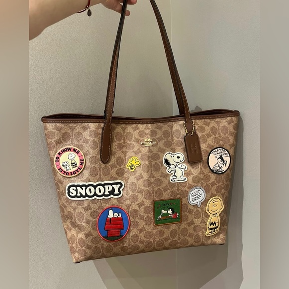 Coach Handbags - NWT！Coach X Peanuts City Tote In Signature Canvas With Patches（COACH CBJ91）